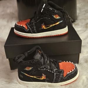 NIKE AIR JORDAN 1 MID